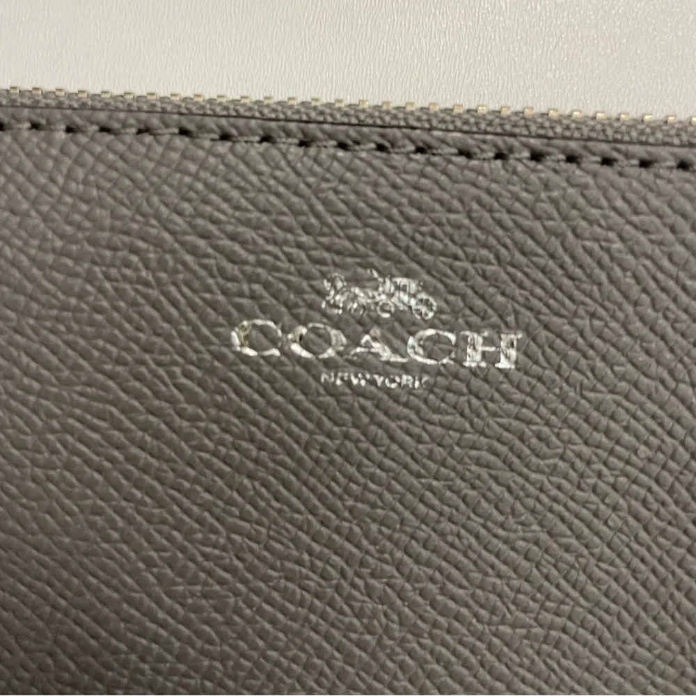 Coach Wristlet Wallet Pouch Corner Zip Credit Card Phone Travel Leather Grey